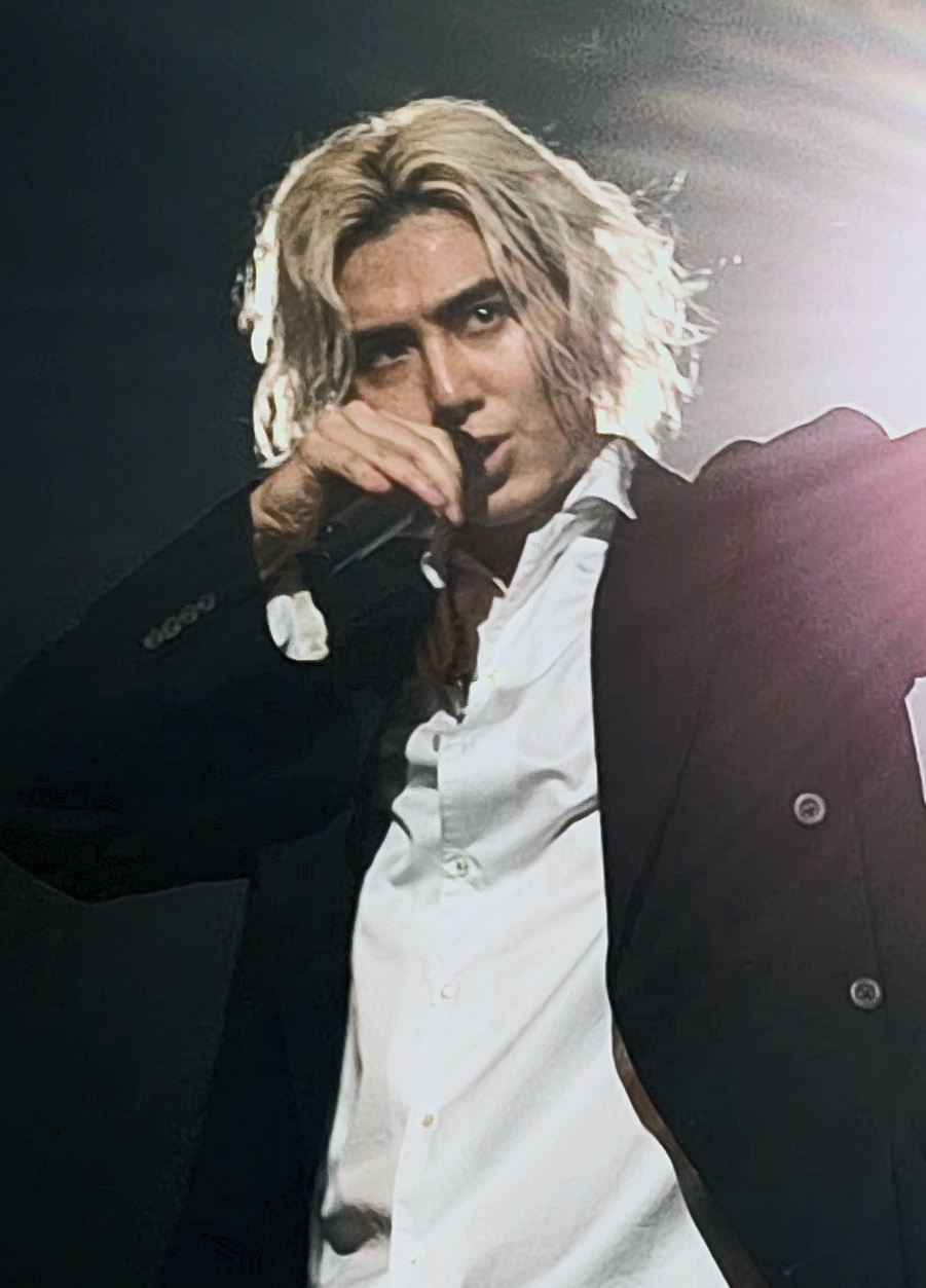 Fujii Kaze performing live on his 2024 Asia tour