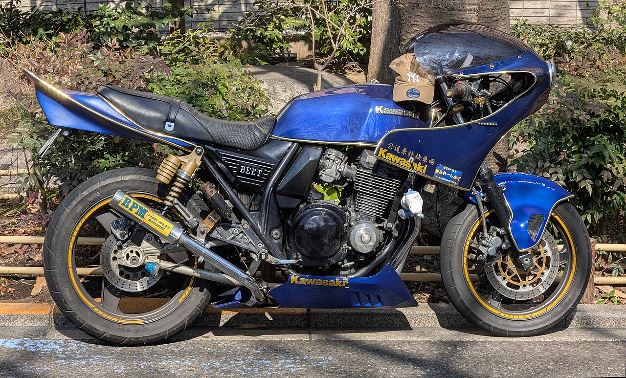 A bosozoku-style customized Kawasaki Zephyr 400 motorcycle parked on a Tokyo street