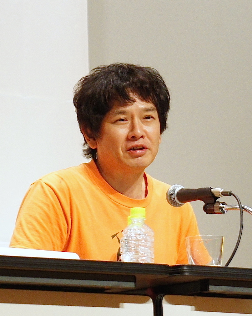Yoshitomo Nara at a press conference, Yokohama Museum of Art, 2012